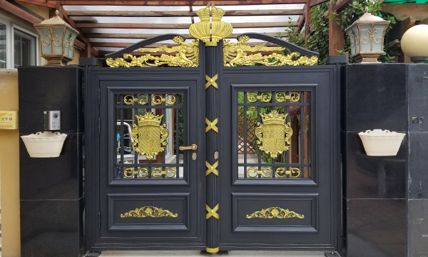 測量鋁藝庭院大門的方法