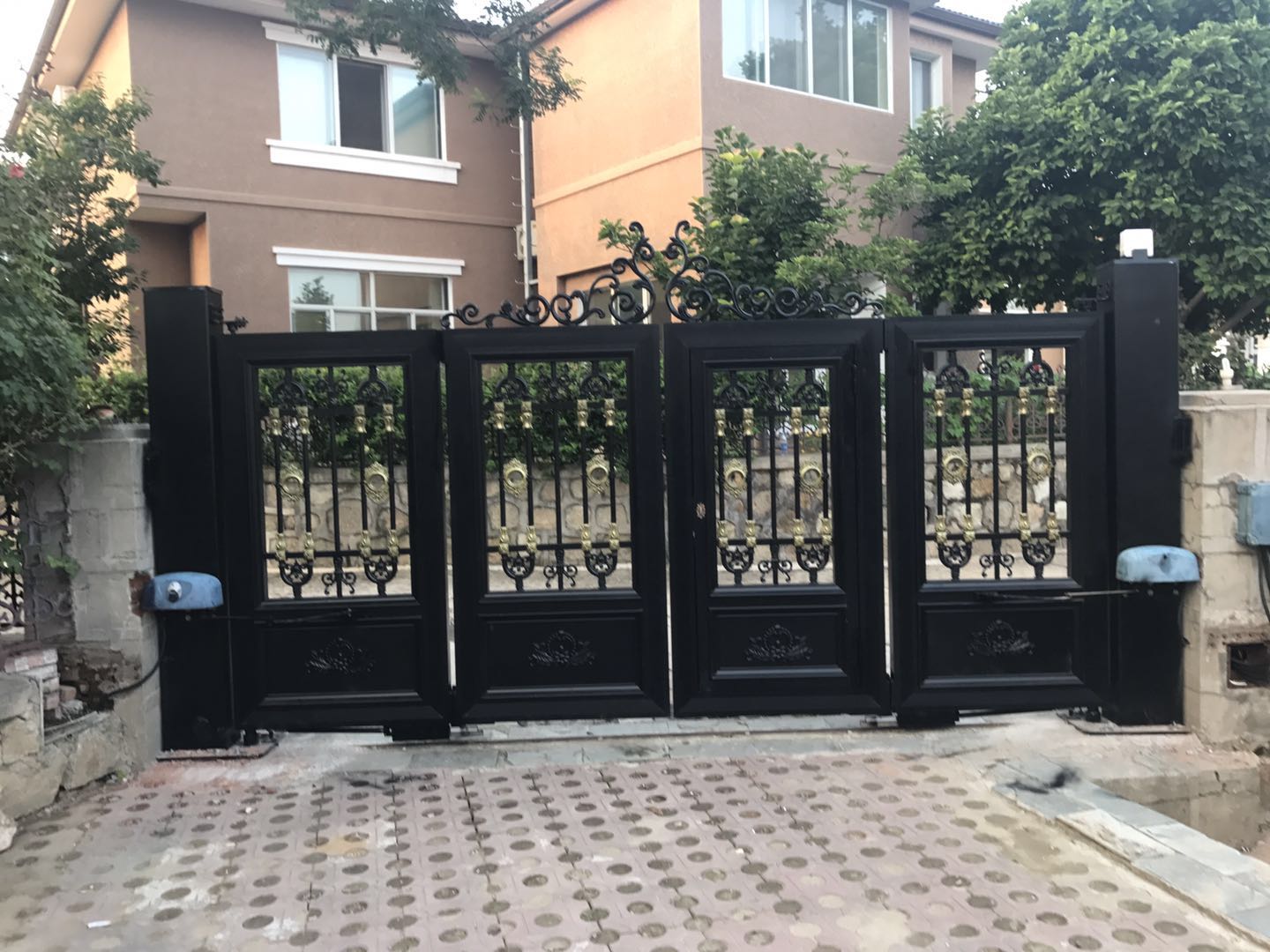 鋁藝別墅大門的使用壽命有多長時間